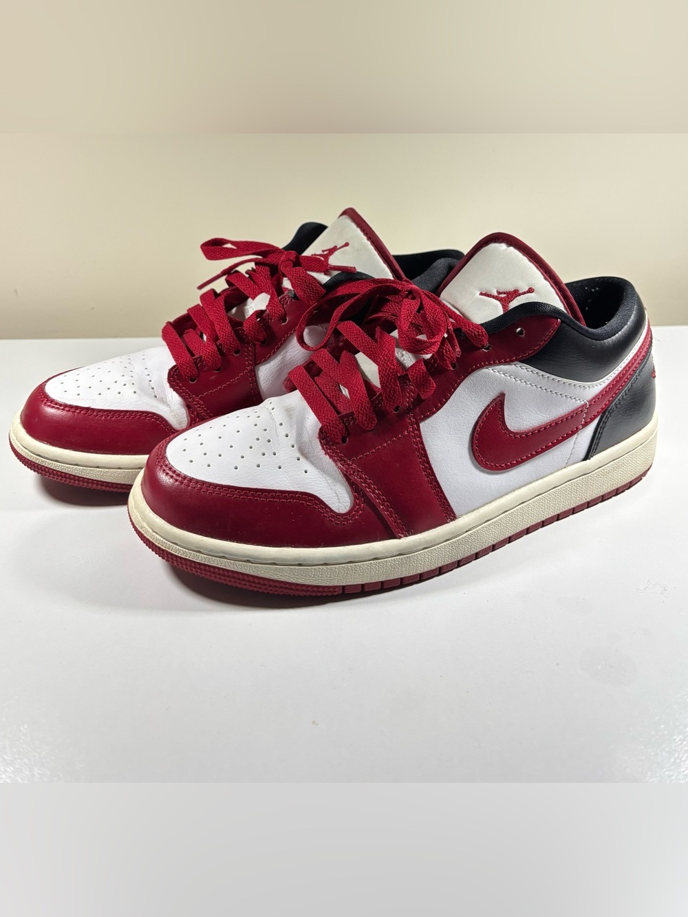Air Jordan 1 Low Reverse Black Toe Red White Women’s 8.5 / Men’s 7